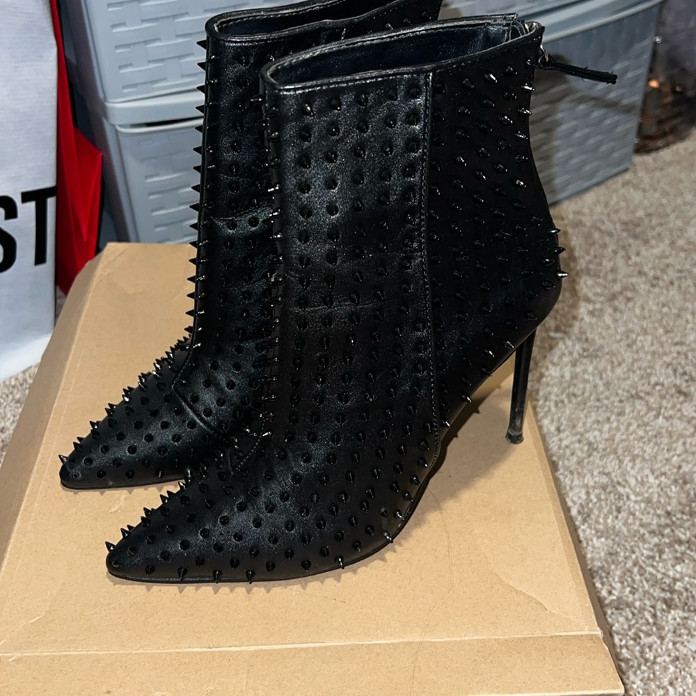 Spiked Steve Madden Booties!